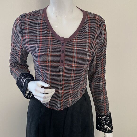 Tulip Creations Red and Black Houndstooth Lace Cuff Long Slv Henley Dolls Kill - Picture 5 of 6